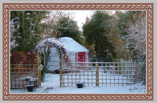 yurt-in-snow-1