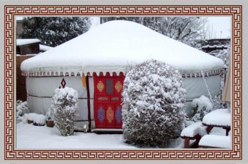 yurt-in-snow-3